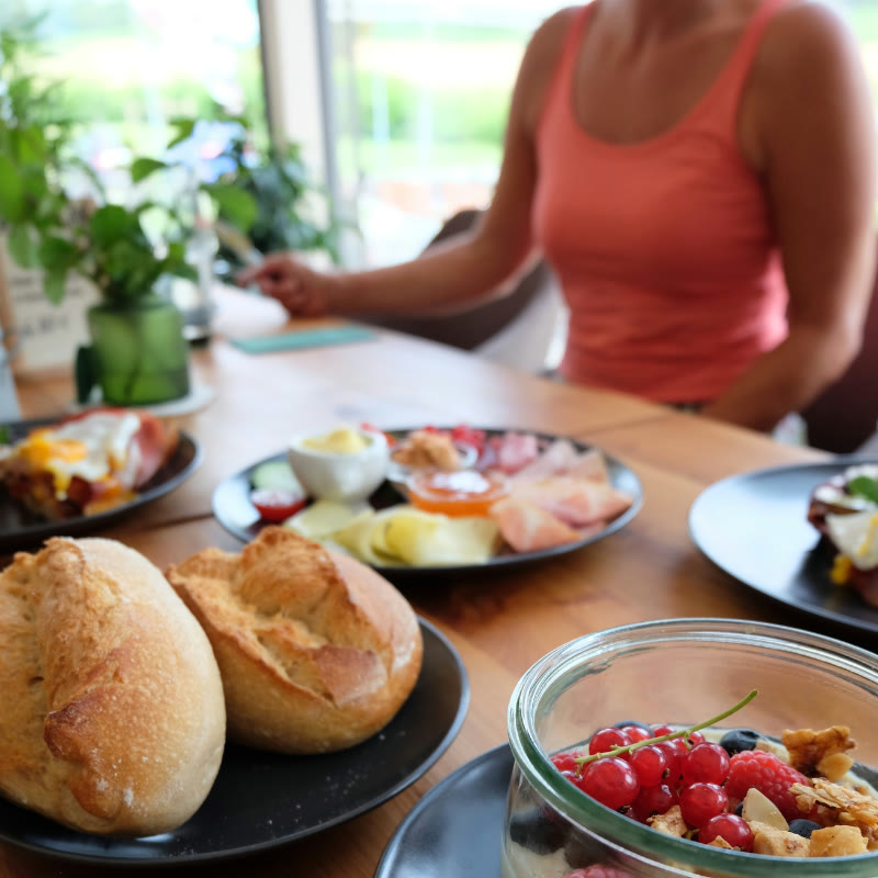 Frühstück mit regionalen Produkten Frühstück mit regionalen Produkten